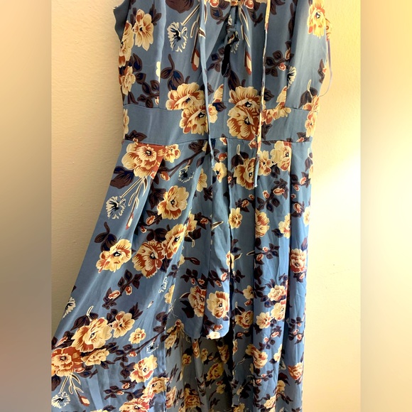 Dress - Picture 2 of 3